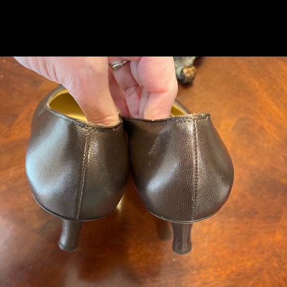 Metallic Pumps - Picture 5 of 6